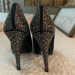 Never worn Steve Madden black satin heels